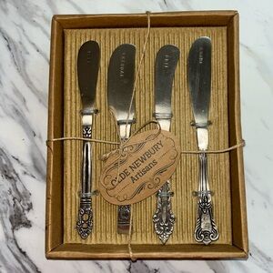 Towle Silversmiths Olde Newbury Artisans set of 4 cheese spreaders